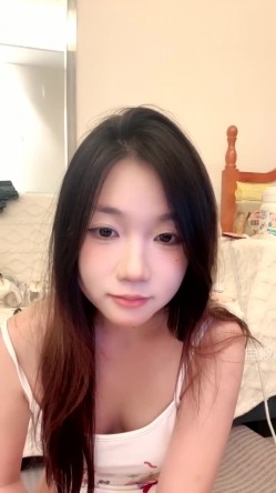 颜值萌妹【猫猫在校】假屌抽插调教自慰，深喉日嘴抽奶干穴 截图2