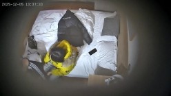 酒店偷拍 连续两天入住大学生情侣猴急男刚到房间就迫不及待扒开眼镜反差婊女友内裤研究 截图12