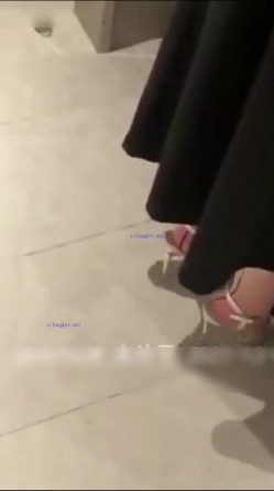 超顶反差婊少妇公务员美熟女【蓝阿姨】厚厚的红唇显得无比性感，口交舌功了得 截图3