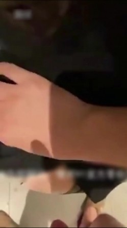 超顶反差婊少妇公务员美熟女【蓝阿姨】厚厚的红唇显得无比性感，口交舌功了得 截图6