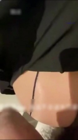 超顶反差婊少妇公务员美熟女【蓝阿姨】厚厚的红唇显得无比性感，口交舌功了得 截图7