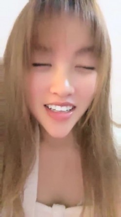 极品人妻！【果味果冻】男人熟睡后，偷偷播脱光光，相当哇塞，牛逼，也不怕老公醒来揍她，刺激 截图1