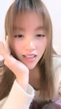 极品人妻！【果味果冻】男人熟睡后，偷偷播脱光光，相当哇塞，牛逼，也不怕老公醒来揍她，刺激 截图3