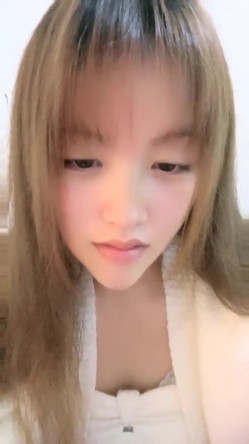 极品人妻！【果味果冻】男人熟睡后，偷偷播脱光光，相当哇塞，牛逼，也不怕老公醒来揍她，刺激 截图4
