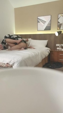 【吴梦梦】，直击国产AV拍摄现场，极品大胸骚妹子，三男一女淫乱指数爆表，激情啪啪浪叫声震天 截图13