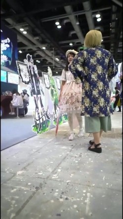 国产SAKURA漫展CD抄底偷拍高颜值Cos小姐姐系列 截图1