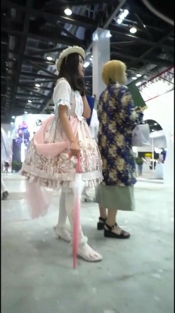 国产SAKURA漫展CD抄底偷拍高颜值Cos小姐姐系列 截图5
