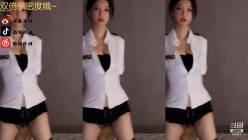 【斗鱼现役网红主播 南妹儿】女神的颤抖 整个奶子都要抖出来了 热舞走光被封合集 截图1
