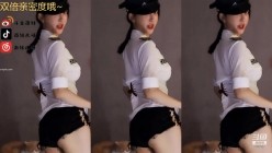【斗鱼现役网红主播 南妹儿】女神的颤抖 整个奶子都要抖出来了 热舞走光被封合集 截图6