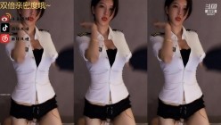 【斗鱼现役网红主播 南妹儿】女神的颤抖 整个奶子都要抖出来了 热舞走光被封合集 截图10