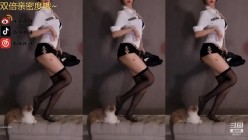 【斗鱼现役网红主播 南妹儿】女神的颤抖 整个奶子都要抖出来了 热舞走光被封合集 截图12