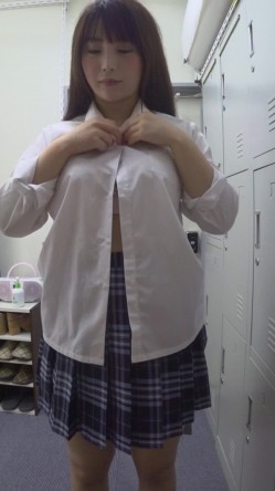 有颜值有身材 极品大波翘臀美女模特后台换衣服全程被偸拍 这大腚后坐力十足推车爽死人的 截图2