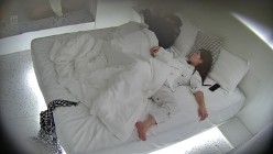 公寓酒店 一对纹身社会人儿情侣 女人一听要操逼 脱裤子的动作急切而生疏 最后被射一肚子 截图1