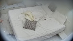 公寓酒店 一对纹身社会人儿情侣 女人一听要操逼 脱裤子的动作急切而生疏 最后被射一肚子 截图16