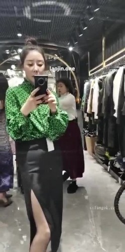 约炮大神玩三个少妇，一个露脸，长得还挺漂亮，操的嗷嗷叫 截图9