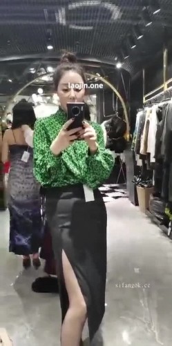 约炮大神玩三个少妇，一个露脸，长得还挺漂亮，操的嗷嗷叫 截图10