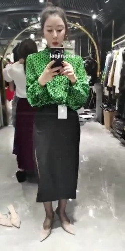 约炮大神玩三个少妇，一个露脸，长得还挺漂亮，操的嗷嗷叫 截图11