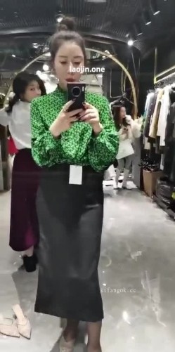 约炮大神玩三个少妇，一个露脸，长得还挺漂亮，操的嗷嗷叫 截图12