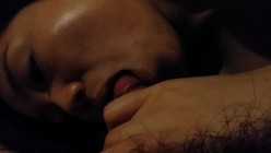 云盘高质露脸泄密！干练短发虎牙美少妇真实日常生活+性爱自拍曝光，呻吟声一绝，大量国语对话 截图1