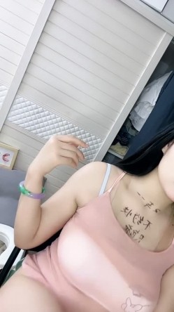小骚骚 真淫荡 【06小朋友】貌似带姨妈被操 干出好多血液 截图8