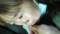 年轻小伙子和阿姨，开车接出来在车上玩奶摸逼，‘想跟我做爱吗阿姨’，‘现在还不行，下午还去医院呢’，你下面好湿啦！ 截图3