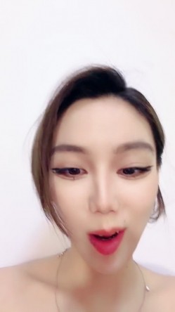 【新人试新货】一龙二凤 随意切换 轮流内射 极品御姐 顶级魅魔 太他妈骚了掐脖子 扇耳光 脚踩脸 截图7