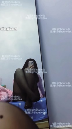 PUA大神【受肉完犊子】VIP福利，操控举牌，超多反差学生小母狗，紫薇裸舞，有露脸 截图8