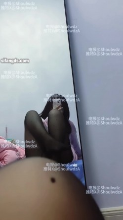 PUA大神【受肉完犊子】VIP福利，操控举牌，超多反差学生小母狗，紫薇裸舞，有露脸 截图10