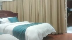 探花朗李寻欢_代班上场长发可爱甜妹，情趣装撅屁股口交，后入抽插妹子受不了用手摸B 截图1