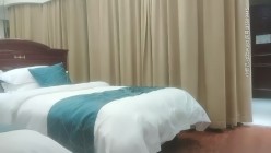 探花朗李寻欢_代班上场长发可爱甜妹，情趣装撅屁股口交，后入抽插妹子受不了用手摸B 截图2