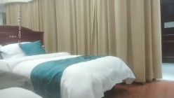 探花朗李寻欢_代班上场长发可爱甜妹，情趣装撅屁股口交，后入抽插妹子受不了用手摸B 截图5