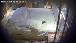 民宿酒店近视角偷拍 度假的年轻男女两天多次做爱男的喜欢舔逼 截图1