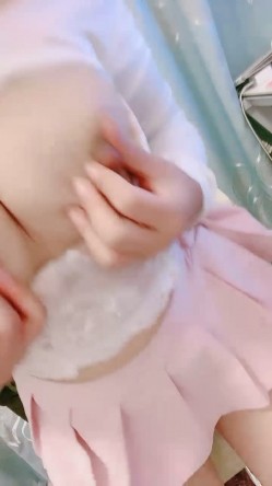 顶级美乳小姐姐，初下海收费房，胸型超好又大又圆，M腿掰开粉穴特写，极度诱惑 截图5