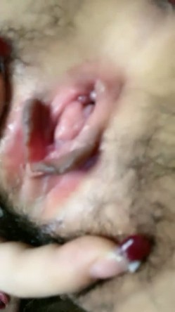【女神下海大尺度粉穴吃黄瓜】美女越来越骚，大黄瓜插穴，洞洞太小有点受不了，还是手指玩着舒服，浪叫呻吟很享受 截图8