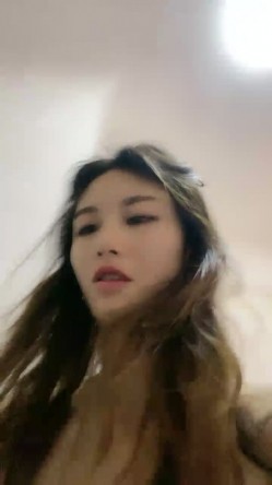 【女神下海大尺度粉穴吃黄瓜】美女越来越骚，大黄瓜插穴，洞洞太小有点受不了，还是手指玩着舒服，浪叫呻吟很享受 截图13