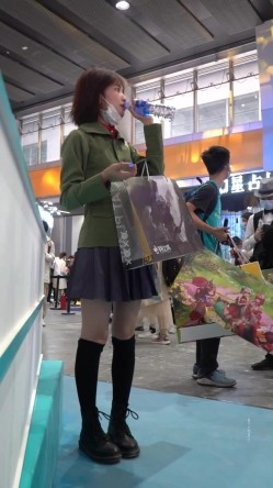 【YZWCD】YC159灰色jk制服小姐姐！黑色短袜配黄内！ 截图2
