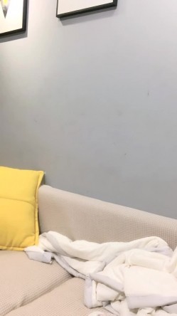 推荐！超美女神~【偷走一头猪】调皮可爱~酒瓶子插逼震出尿，漂亮学生妹，清纯外表下这么淫骚 截图8