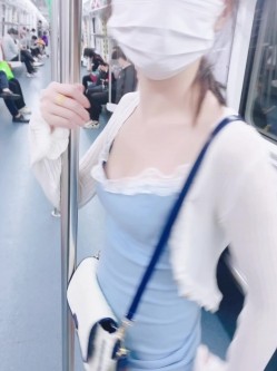 人气反差母狗 长腿女神级【露娜000】景区商场地铁人前极限露出啪啪啪 截图11