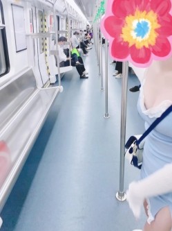 人气反差母狗 长腿女神级【露娜000】景区商场地铁人前极限露出啪啪啪 截图13