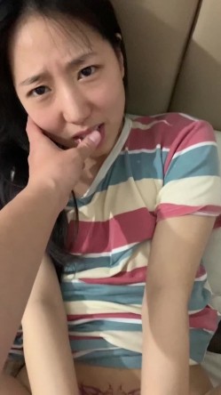 海南大二学妹孙晓晴性爱视频流出 ️多种道具自慰口交深喉无套后入 截图3