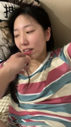 海南大二学妹孙晓晴性爱视频流出 ️多种道具自慰口交深喉无套后入 截图7