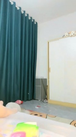 【超人气 ️少女】乔宝 最近很火的露脸高颜值JK反差学妹 喝酒潮红思春 炮击疯狂抽击蜜穴 啤酒从上面喝下去下面喷出来 截图2