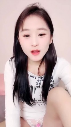清纯美乳甜妹【只只吖】下海福利，跳蛋抠逼自慰一字马相当迷人 截图5