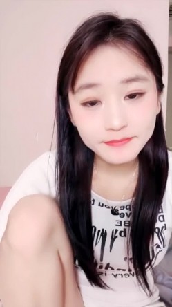 清纯美乳甜妹【只只吖】下海福利，跳蛋抠逼自慰一字马相当迷人 截图8