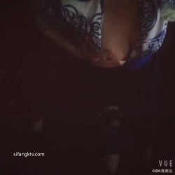 《精品洩密》美女空姐下班后的真实反差被曝光 真让人大跌眼镜难以相信 截图2