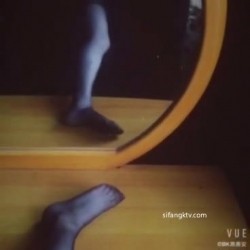 《精品洩密》美女空姐下班后的真实反差被曝光 真让人大跌眼镜难以相信 截图8