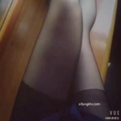 《精品洩密》美女空姐下班后的真实反差被曝光 真让人大跌眼镜难以相信 截图9