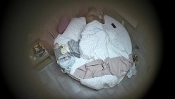 酒店偷拍 乖乖女学生掏出书包内藏的情趣黑丝疯狂深蹲爱拍摄胖男 截图1