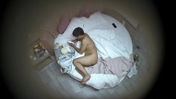 酒店偷拍 乖乖女学生掏出书包内藏的情趣黑丝疯狂深蹲爱拍摄胖男 截图8