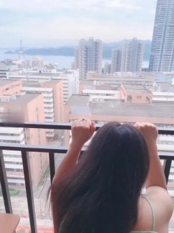 挑战白天趴在落地窗前做爱，给外面看，内心想的是：快来看呀看到就跑哈哈哈~ 截图15
